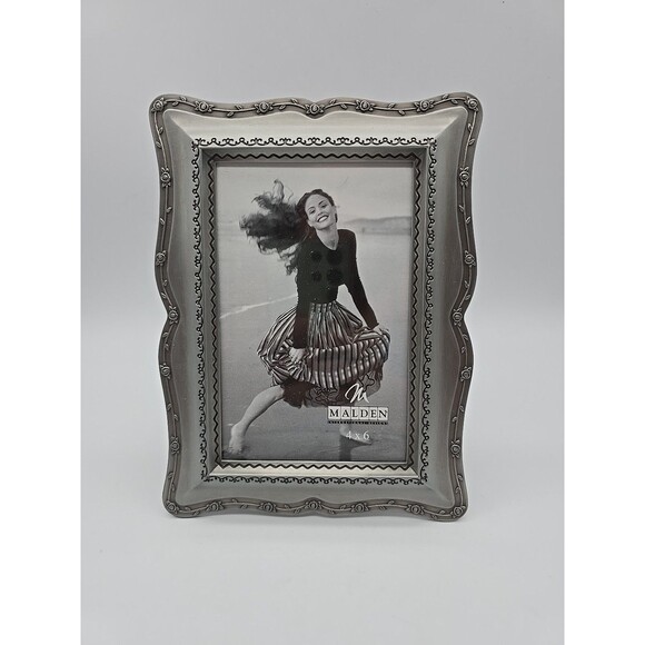 Malden International Design Metal Ornate Frame Rosebuds - Picture 1 of 8